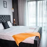 Luxury Family Apartment With Private Parking And Forest View