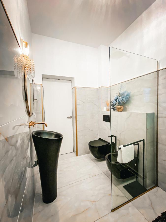 Luxury Family With Private Parking And Forest View Apartment
